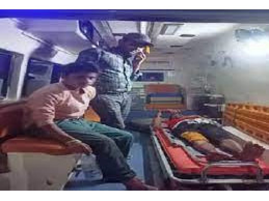 युवक के पेट में घुसा कांच , शराब लेकर जा रहे दो दोस्तों की बाइक ट्रक से टकराई