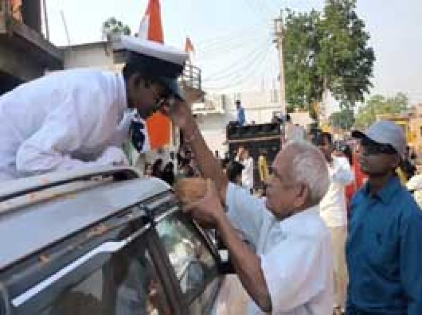 छत्तीसगढ़ की पहली महिला अग्निवीर का रोड शो:पूरे गांव में हुआ जोरदार स्वागत, घर पहुंचने पर पता चला पिता अब नहीं हैं