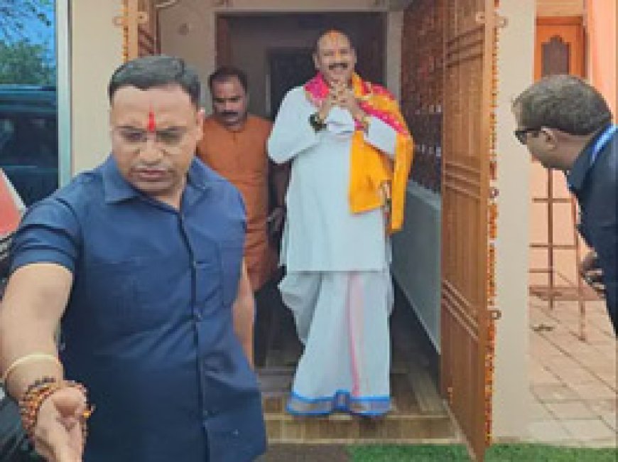'समलैंगिक विवाह सनातन धर्म को चोट पहुंचाने वाला है':पंडित प्रदीप मिश्रा बोले- आज के समय में आर्थिक आरक्षण की जरूरत है