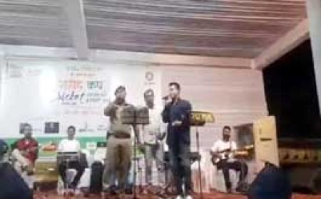 शहीद कप टूर्नामेंट में ASP ने गाया देश भक्ति गीत:31 शहीदों की याद में दुर्ग पुलिस ने किया क्रिकेट टूर्नामेंट का आयोजन