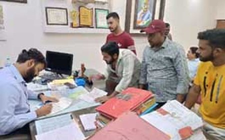 भाजयुमो ने निगम क्षेत्र में बदहाली की समस्या उठाई:निगम कमिश्नर को ज्ञापन सौंपकर की सड़क और सीवरेज लाइन ठीक करने की मांग