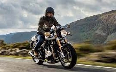 Norton V4CR: बाइक की कीमत इतनी कि खरीद लेंगे Fortuner! जानें 1200 CC वाले इस मोटरसाइकिल की खूबियां