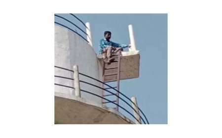 प्यार में वीरू बना युवक: प्रेमिका से हुआ झगड़ा तो प्रेमी ने पानी टंकी पर चढ़कर किया हाईवोल्टेज ड्रामा