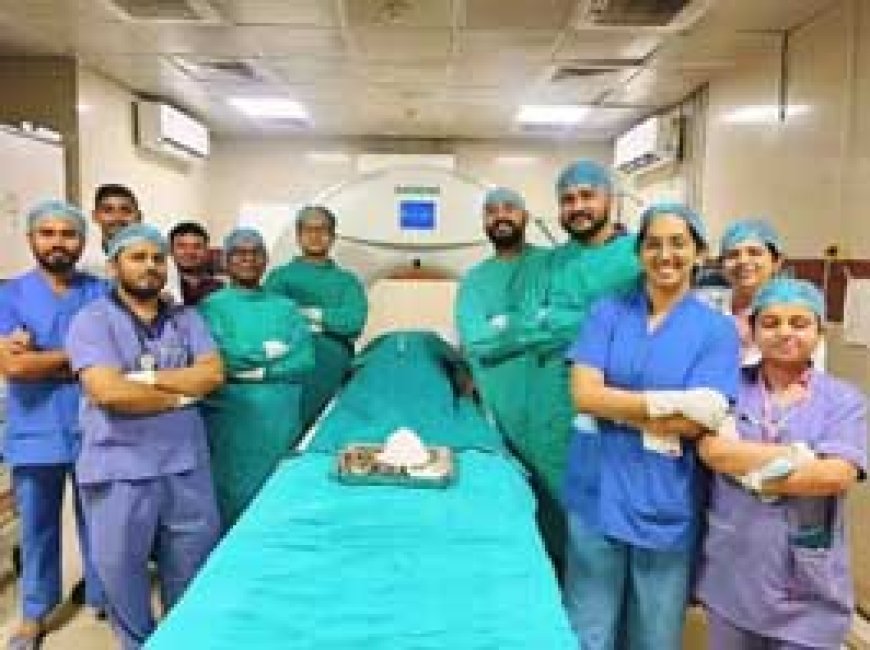 छत्तीसगढ़ में पहला ऐसा इलाज:बैठे-बैठे सोता था मरीज; कैंसर की दर्द की वजह से थी परेशानी, अंबेडकर अस्पताल के डॉक्टरों ने किया ठीक