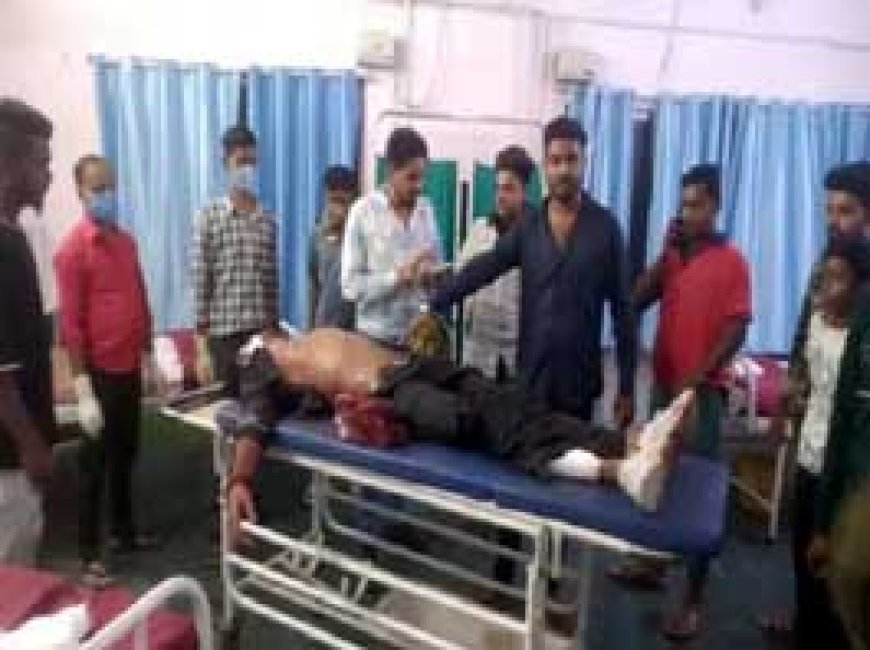 बिलासपुर में गैंगवार, युवक का मर्डर:8-10 लड़कों ने दिनदहाड़े लाठी-डंडे और चाकू से किया हमला, घायल युवक की अस्पताल में मौत