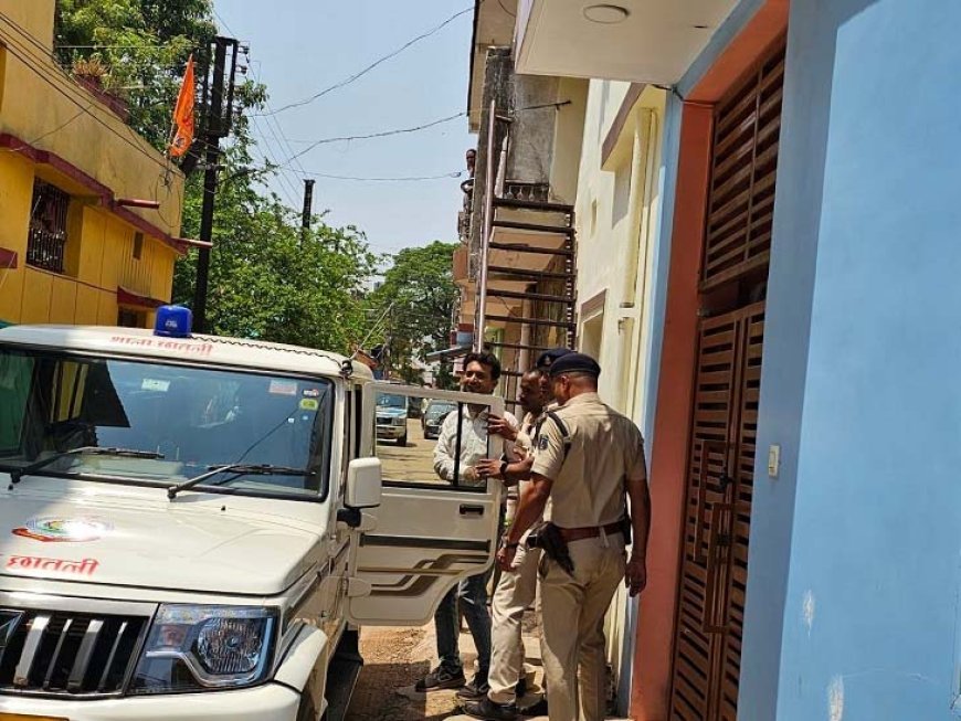 गौवंश से किया गलत काम, BJYM ने घेरा थाना:आरोपी के घर के बाहर कार्यकर्ताओं ने की नारेबाजी, फरार युवक की गिरफ्तारी की मांग
