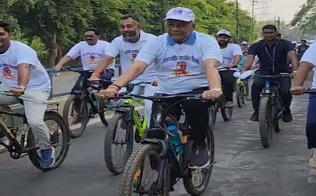 विश्व साइकिल दिवस आज:गृह मंत्री ताम्रध्वज साहू ने चलाई साइकिल, कहा- स्वास्थ्य के दृष्टिकोण से साइकिलिंग है बेहतर