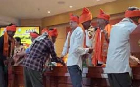 कांग्रेस नेताओं के इलाके में BJP की पॉलिटिकल स्ट्राइक:कांकेर के 377 आदिवासी बने भाजपाई;इनमें रिटायर्ड अफसर भी, धरसींवा के ग्रामीणों ने पहना भगवा गमछा