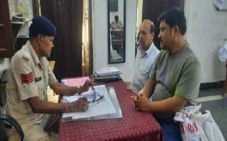 चलती ट्रेन में रिटायर्ड अफसर की पत्नी के गहने पार:अमरकंटक एक्सप्रेस में बदमाशों ने ब्लेड से काटा बैग, मदद करने वाले तीन युवकों पर संदेह