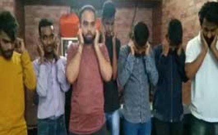 रायपुर के रईसजादों का हुड़दंग:लड़कियों ने दोस्तों के साथ बीच सड़क रोकी कार, फिर किया डांस; थाने ले आई पुलिस तो पकड़े कान