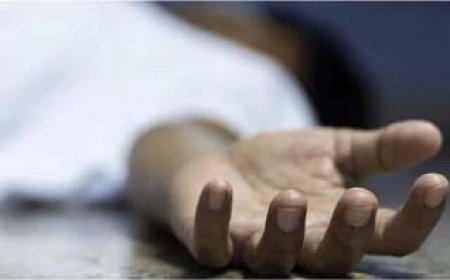 मां ने खोला दरवाजा, सामने पेड़ पर लटका दिखा बेटे का शव; बीमारी से परेशान होकर युवक ने उठाया ये कदम