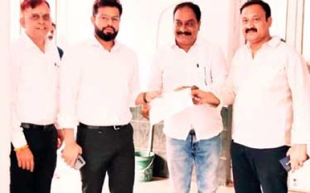  प्रदेश कांग्रेस कमेटी के महामंत्री सीजू एंथोनी ने कलेक्टर को ज्ञापन सौंपते हुए गर्मी के समाप्त होने के बाद नवीन शैक्षणिक सत्र को प्रारंभ करने की मांग की 