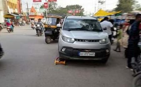 जगदलपुर ट्रैफिक पुलिस का एक्शन, बिना नंबर प्लेट से लेकर नो पार्किंग तक काटे चालान; 2500 पर कार्रवाई