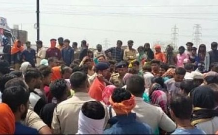 सड़क हादसे में भाई-बहन की मौत: तेज रफ्तार ट्रक ने बाइक को मारी टक्कर, गुस्साए लोगों ने सड़क पर लगाया जाम