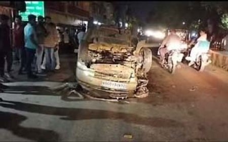 अनियंत्रित होकर डिवाइडर से टकराई कार, हादसे में दो लोग घायल
