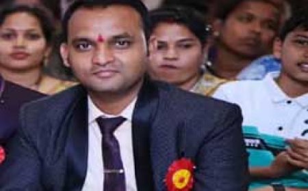 पुल से टकराई बाइक, टीचर की मौत:घर से दुर्ग जा रहा था, रास्ते में किसी गाड़ी ने मारी टक्कर; मौके पर ही चली गई जान