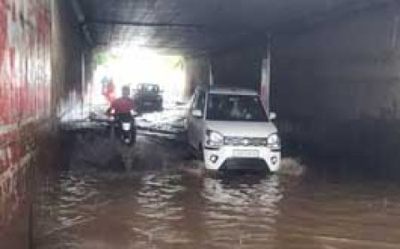 मानसून की पहली बारिश, भिलाई के अंडरब्रिज में भरा पानी:जान जोखिम में डालकल आना-जाना करते रहे लोग, निगम ने नहीं की कोई व्यवस्था