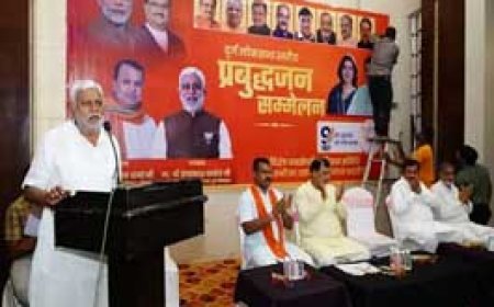 पूर्व मंत्री प्रेम प्रकाश पांडेय ने  कांग्रेस पर कसा तंज, कहा-पहले हर जगह भ्रष्टाचार होता था, लेकिन प्रधानमंत्री मोदी के नेतृत्व में देश आगे बढ़ रहा है