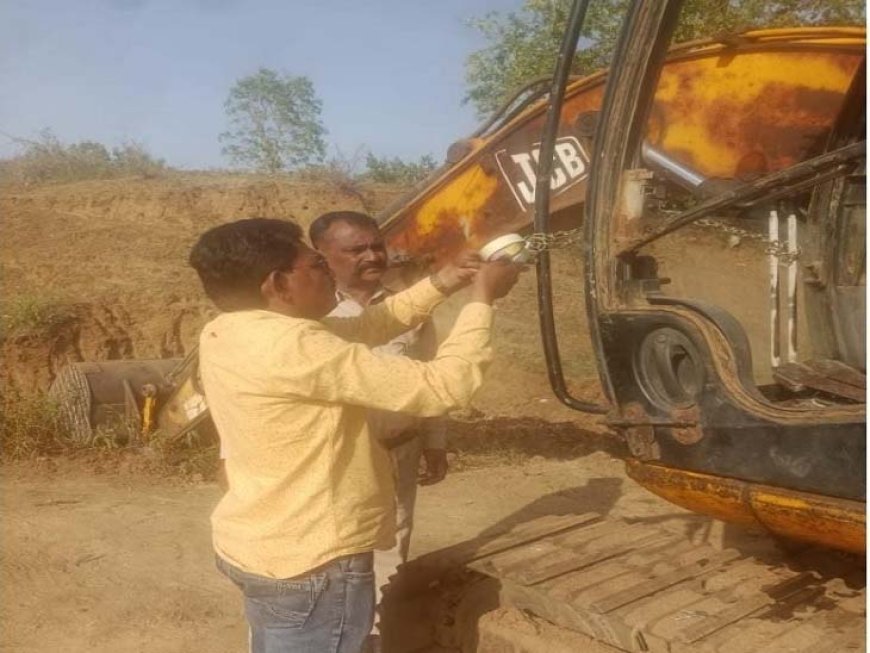 अवैध रेत उत्खनन पर प्रशासन का एक्शन:शिवनाथ नदी से निकाली जा रही थी बिना अनुमति रेत, मोटर बोट और चेन माउटेंन जब्त
