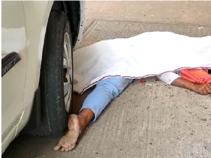 पॉश सोसायटी में युवती की मौत:पॉम बेलिजियो के 7वें माले से नीचे गिरी लड़की; परिजन बोले- धक्का देकर मार दिया, जमकर हंगामा