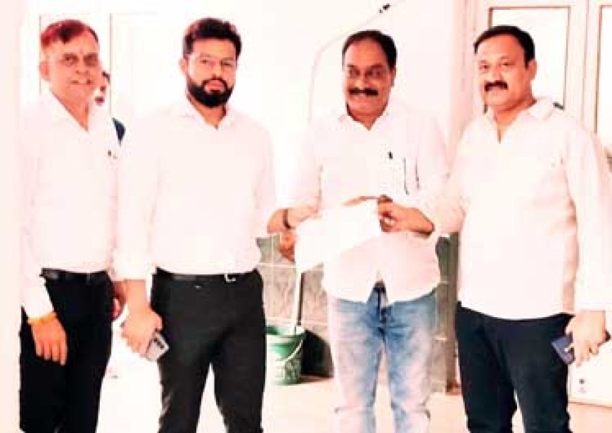 प्रदेश कांग्रेस कमेटी के महामंत्री सीजू एंथोनी ने कलेक्टर को ज्ञापन सौंपते हुए गर्मी के समाप्त होने के बाद नवीन शैक्षणिक सत्र को प्रारंभ करने की मांग की