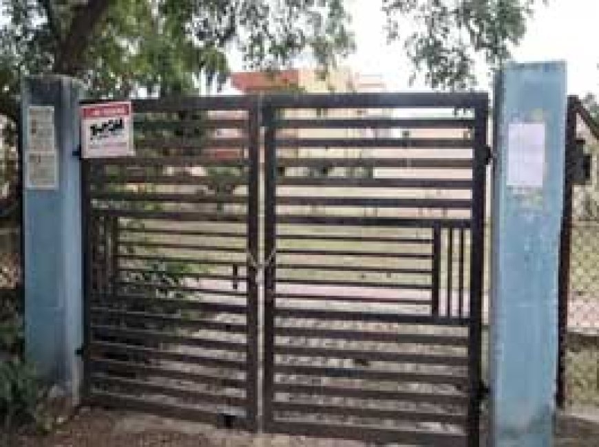 पार्षद बन गया निगम प्रशासन, नेता प्रतिपक्ष ने बताया गलत:राधिका नगर बाल उद्यान में नोटिस चस्पा कर लगा दिया ताला, लोगों ने की शिकायत