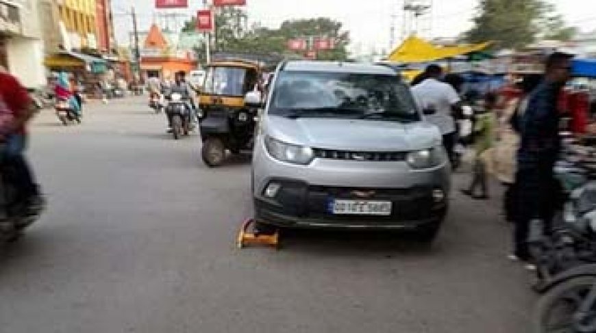 जगदलपुर ट्रैफिक पुलिस का एक्शन, बिना नंबर प्लेट से लेकर नो पार्किंग तक काटे चालान; 2500 पर कार्रवाई