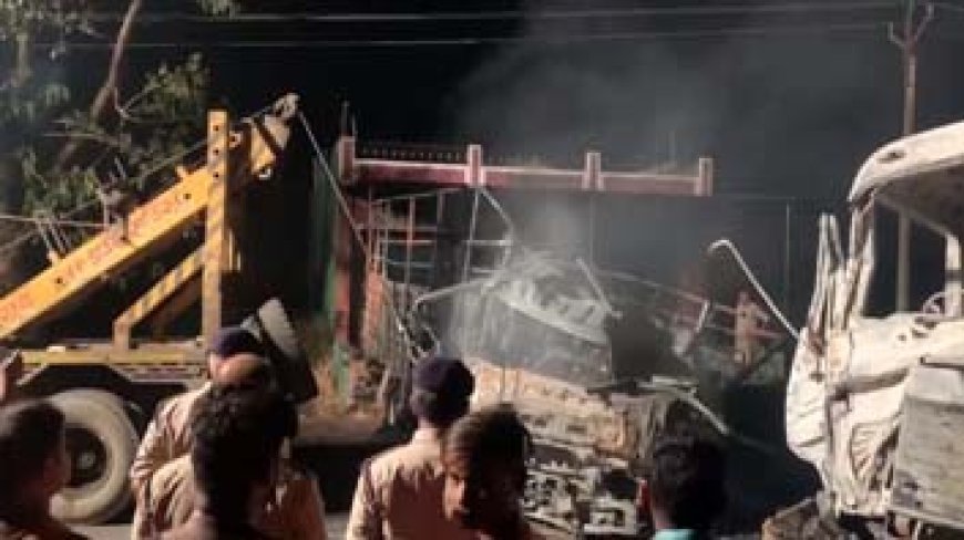 ट्रक में जिंदा जल गए चालक-खलासी: कोयला लोड कर आ रहे ट्रेलर से टक्कर के बाद लगी आग, दोनों वाहन जलकर खाक