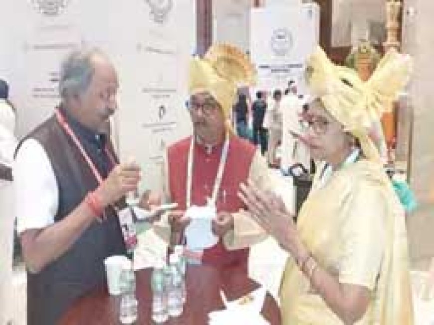 मुंबई पहुंचे छत्तीसगढ़ के विधायक:महाराष्ट्र में साथ दिखे महंत-बृजमोहन, लखमा, अंबानी के सेंटर में राष्ट्रीय विधायक सम्मेलन