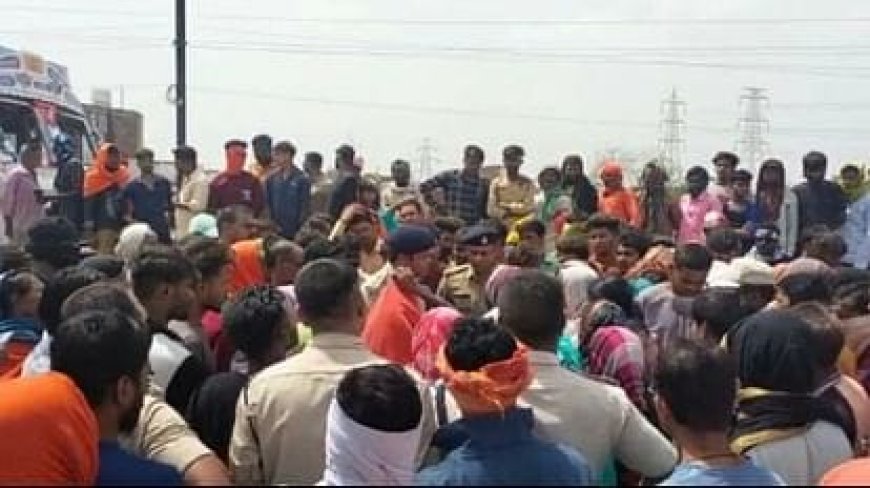 सड़क हादसे में भाई-बहन की मौत: तेज रफ्तार ट्रक ने बाइक को मारी टक्कर, गुस्साए लोगों ने सड़क पर लगाया जाम