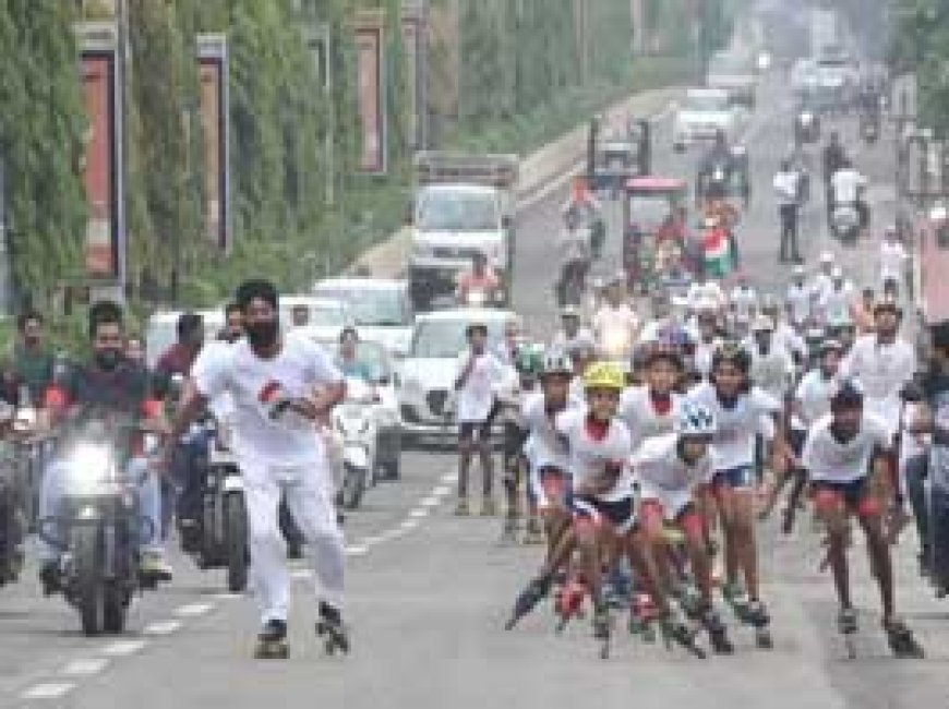 रायपुर में इवेंट के नाम पर बड़ा जोखिम:5 साल के बच्चों से ट्रैफिक के बीच करा दी स्केटिंग, प्रशासन से अनुमति तक नहीं ली