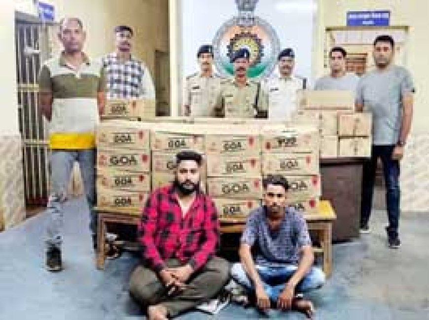 कार में कर रहे थे शराब की तस्करी:पुलिस ने दो आरोपियों को किया गिरफ्तार, 2 लाख की शराब जब्त