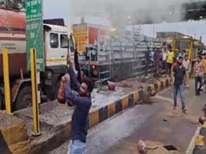 टोल-प्लाजा में कांग्रेसियों ने की तोड़फोड़, जमकर बवाल:स्थानीय लोगों से टोल टैक्स लेने पर हंगामा; रायपुर-नागपुर नेशनल हाईवे पर वाहनों की लंबी कतार