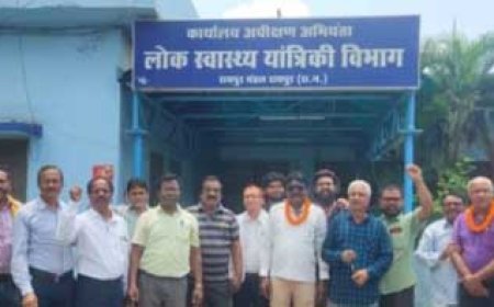 छुट्टी लेकर हड़ताल करने वाले कर्मचारियों पर सरकार सख्त, जारी किया सैलरी काटने का आदेश