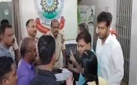 महिला ने कहा सास और ननद मुस्लिम बनाना चाहते हैं: बेटे के साथ पहुंची थाने, लोगों ने जमकर किया हंगामा