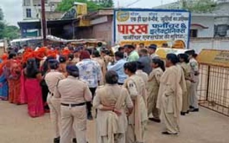 शराबबंदी की मांग, CM हाउस घेरने पहुंची महिलाएं:अलग-अलग जिलों से पैदल चलकर आईं, पुलिस ने पहले ही रोक दिया