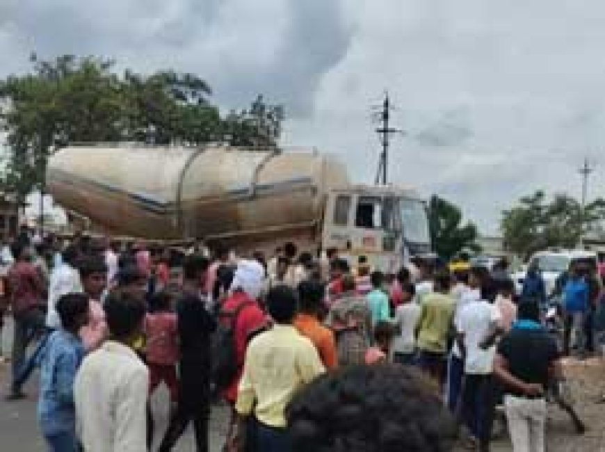 ट्रक ने एक ही परिवार के 4 लोगों को कुचला:पिता और बेटे की मौत, 2 की हालत गंभीर