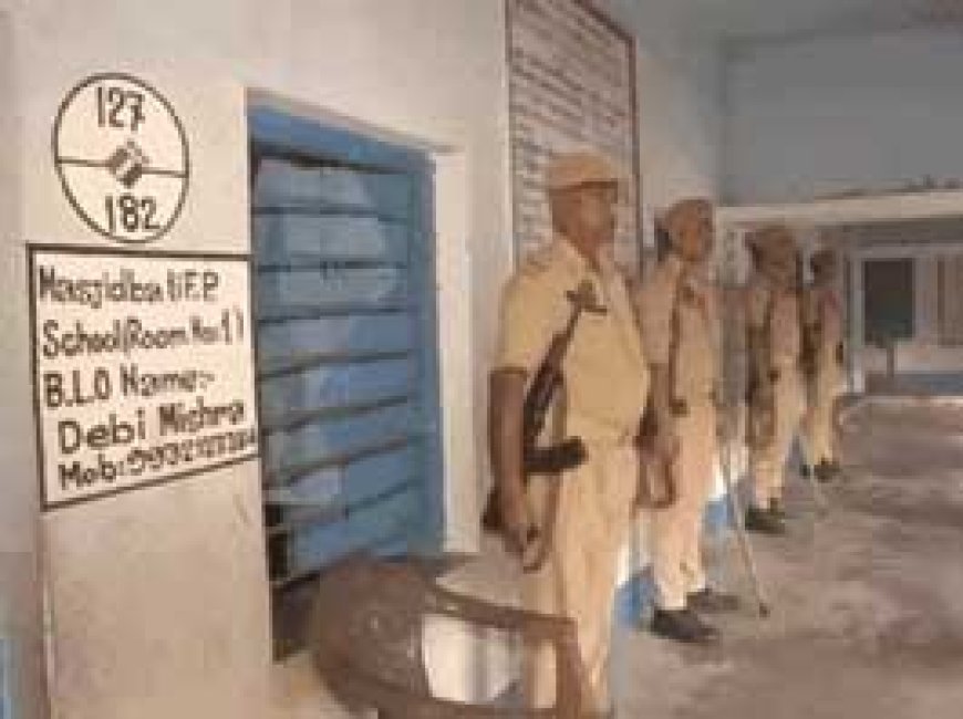 बंगाल पंचायत चुनाव में हिंसा-आगजनी, बैलेट पेपर जलाए:24 घंटों में 4 की हत्या