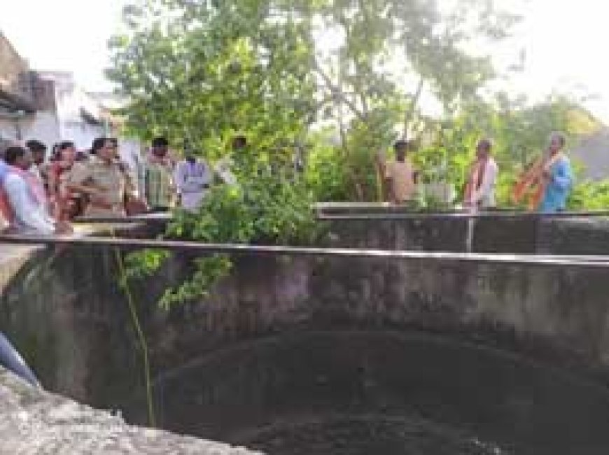 कुएं में गिरकर तीन मासूमों की मौत:पेड़ पर अमरूद तोड़ने चढ़े थे बच्चे, अचानक टूट गई डाल; एक ही परिवार के थे तीनों
