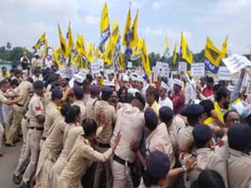 शिक्षक भर्ती में धांधली में आप ने किया बवाल, शिक्षा मंत्री का बंगला घेरने  के दौरान पुलिस से हाथापाई की आप कार्यकर्ताओं ने