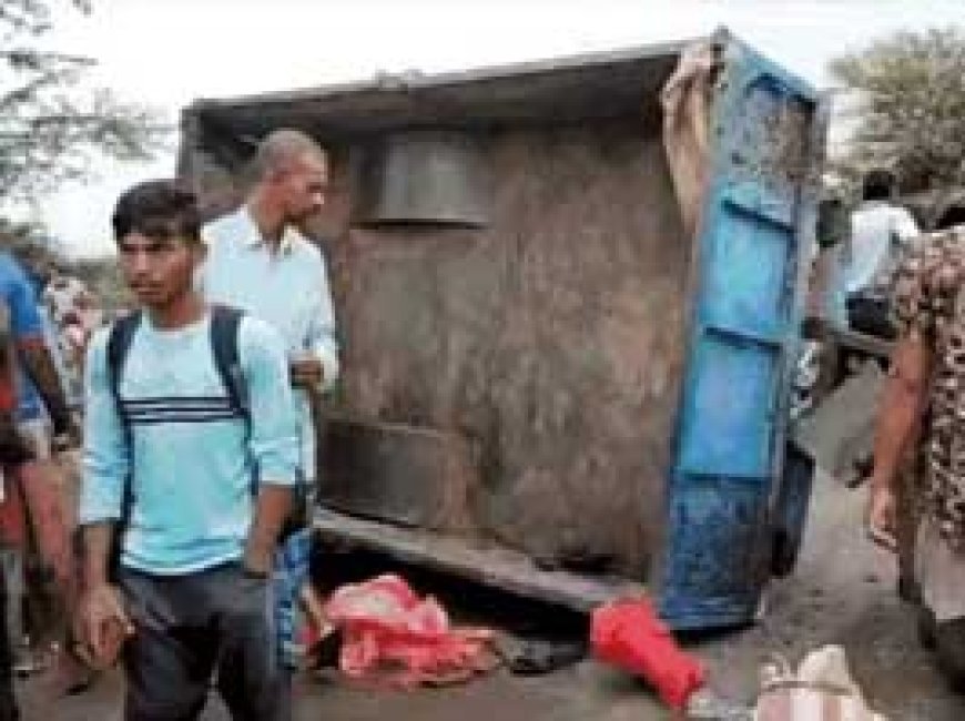छत्तीसगढ़ में मजदूरों से भरी ट्रैक्टर-ट्रॉली पलटी, महिला की मौत, हादसे में 35 से ज्यादा लोग घायल, खेत पर काम करने जा रहे थे सभी