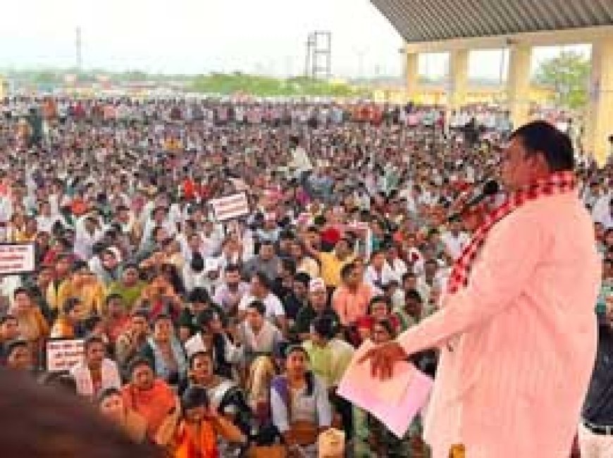 गेड़ी चढ़कर जेल भरने निकले हजारों कर्मचारी गिरफ्तार:नेता प्रतिपक्ष के भाषण के बीच कटी बिजली, प्रदर्शनकारियों और भाजपा नेताओं ने बताया साजिश