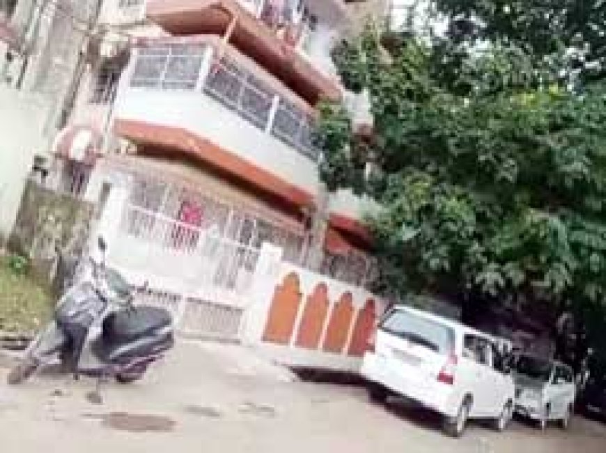 दुर्ग में व्यापारी के ठिकानों पर IT की रेड:कैलाश रुंगटा के यहां रात 9 बजे से कार्रवाई जारी, पूरे घर को किया गया सील