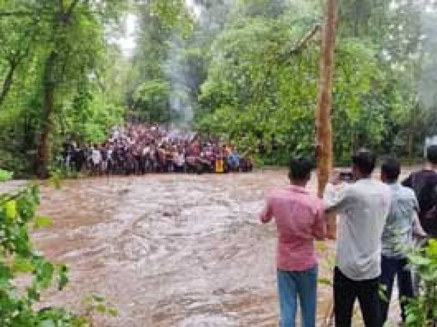 छत्तीसगढ़ में आज भी बारिश का अलर्ट:रायपुर समेत सभी जिलों में बरसेंगे बादल, चिंगरापगार वॉटरफॉल के पास फंसे पर्यटकों को निकाला गया