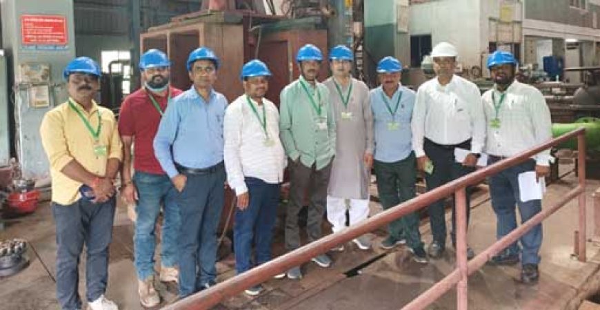 मोटर पंप की टेस्टिंग व तत्काल डिस्पेज के लिए महापौर व जलकार्य प्रभारी पुणे पहुँचे