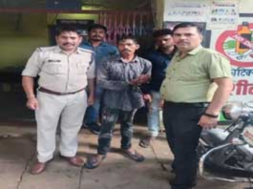 पैसों के विवाद पर कुल्हाड़ी से बीवी को मार डाला:उधारी चुकाने पत्नी से मांगा पैसा, नहीं देने पर कुल्हाडी से की हत्या, पति गिरफ्तार