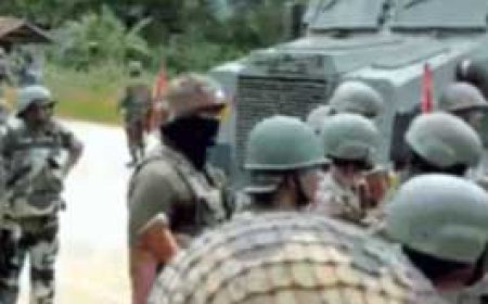 ब्रेकिंग न्यूज :  मणिपुर के बिष्णुपुर में हिंसक झड़प, 20 महिलाएं घायल:मैतेई समुदाय ने सुरक्षाकर्मियों पर पथराव किया, जवाब में असम राइफल्स ने हवाई फायरिंग की