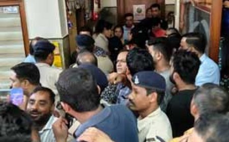 डॉक्टर्स ने जिंदा बच्ची को बताया मरा:दफन करने मंगाया कफन, हॉस्पिटल में हुआ ....