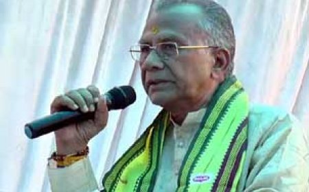 ताम्रध्वज साहू ने लगाई अफसरों की क्लास:शिक्षकों के प्रमोशन में गड़बड़ी, अवैध प्लॉटिंग करने वालों पर सख्त कार्रवाई करने की चेतावनी