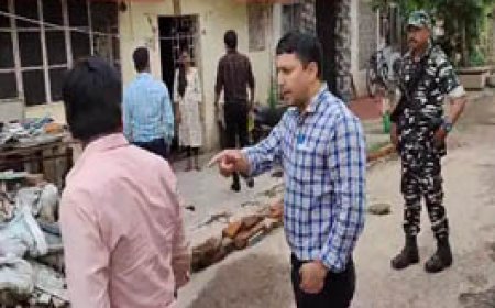 ब्रेकिंग न्यूज : सट्टा कारोबार से जुड़े 8 लोगों के घर ED की रेड, रायपुर, दुर्ग-भिलाई में 8 ठिकानों पर दबिश, तड़के CRPF जवानों के साथ पहुंची टीम